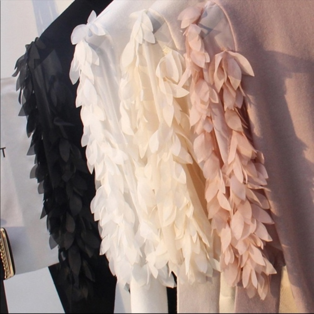 New! Gorgeous Feminine Petal Sleeve Ruffle Sweater - Picture 6 of 8